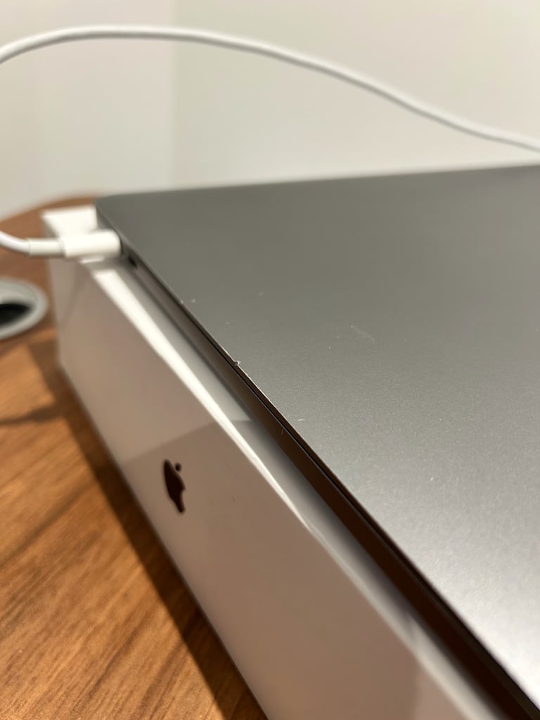 MacBook Pro 14" M1 2020 | 8GB RAM | 250GB SSD