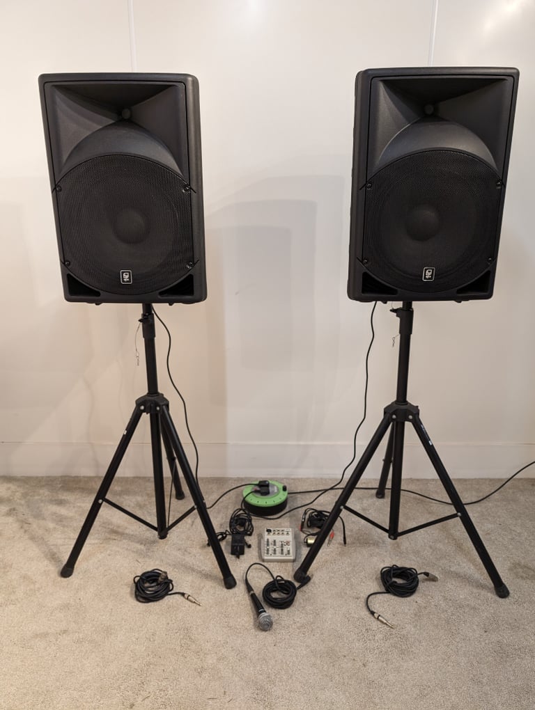 Pair of QTX QS15A 15 Inch 700w DJ Disco PA Monitor Speakers + Stands + Wharfdale Mixer + Microphone
