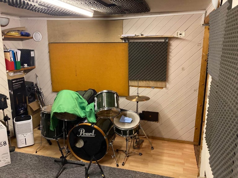 Music Studio/Office Share - Weekends (N7 8LT)