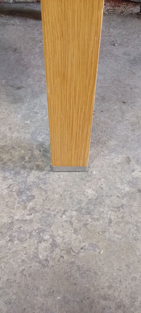 Extending dining table 