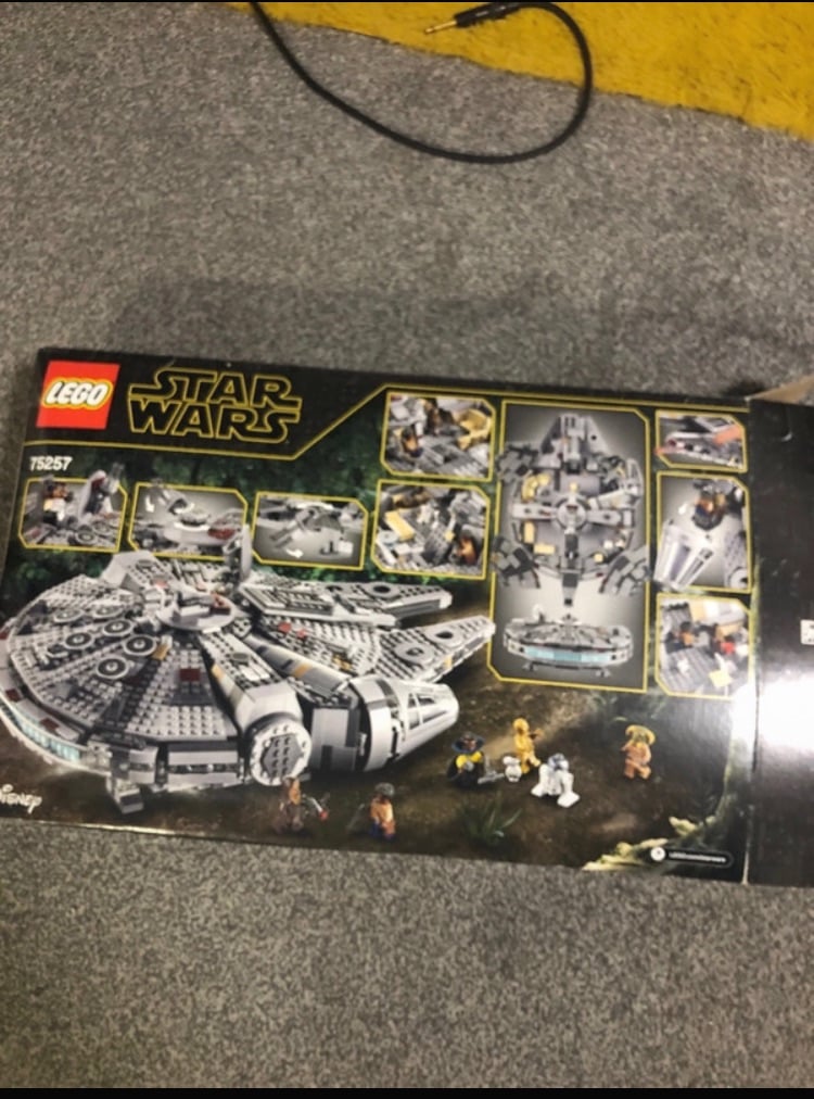 Lego millennium falcon 