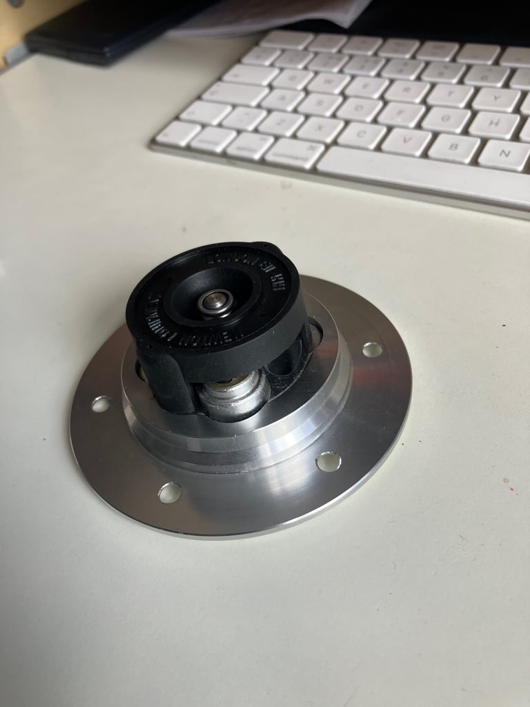 Newton equipment Aero 300 fuel filler cap flange assembly silver locking