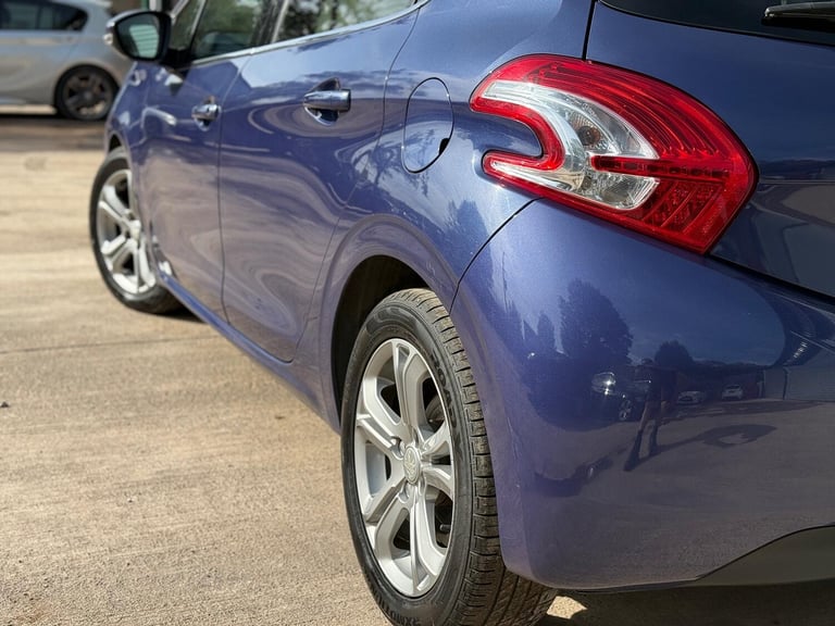 PEUGEOT 208 1.6 e-HDi Allure 2014