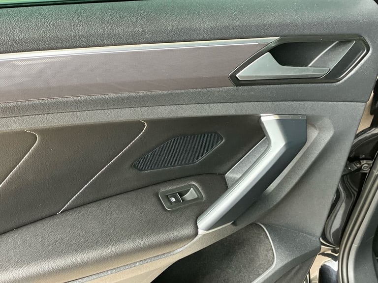 2017 Volkswagen Tiguan 2.0 TDi 150 4Motion R-Line 5dr SUV DIESEL Manual