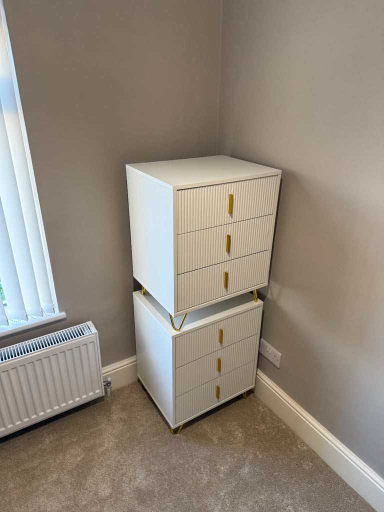 Bedside cabinets 