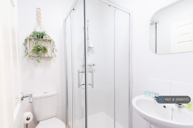 Studio flat in Merton Road, Southsea, PO5 (#2668073)