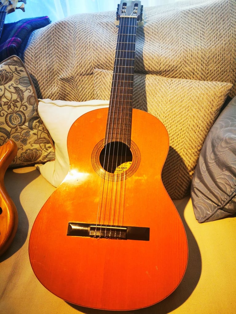 Raimundo Classical Guitar, plays beautiful 