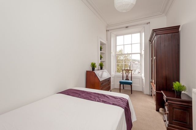 Beautiful dbl room in fully furn newly refurb flat