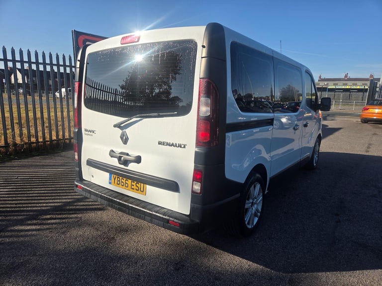 2017 Renault Trafic 1.6 dCi ENERGY 29 Business LWB Euro 6 (s/s) 5dr (9 Seat) MPV Diesel Manual