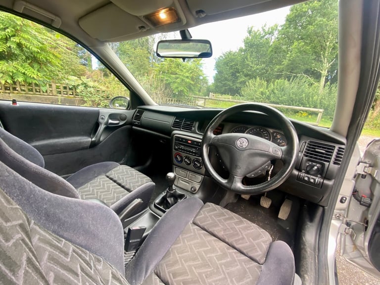 2000 Vauxhall Vectra 2.0 SRi 140 5dr HATCHBACK Petrol Manual