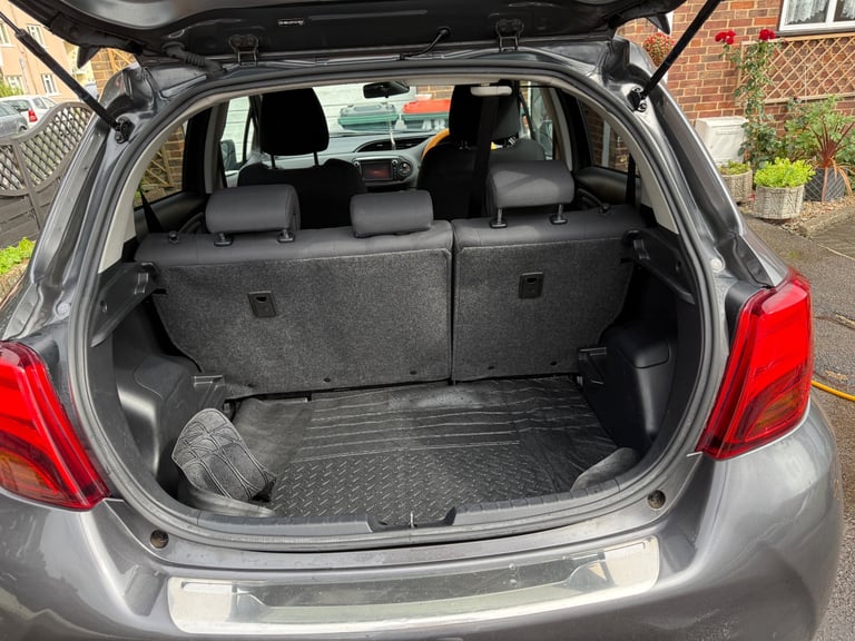 Toyota, YARIS, Hatchback, 2015, Manual, 1329 (cc), 5 doors