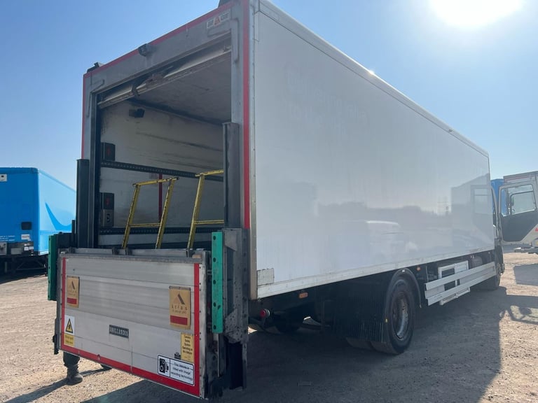 DAF TRUCKS CF250  18 TONNE FRIDGE WITH COLUMN TAIL LIFT CHOICE