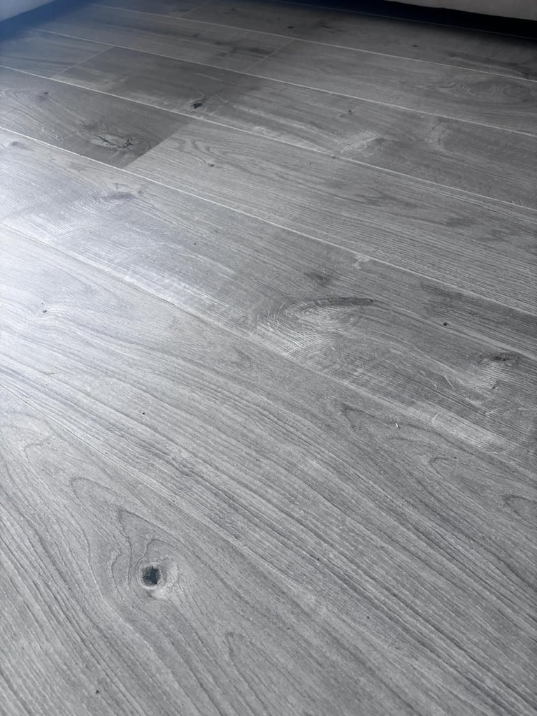 Grey Laminate GoodHome Flooring (approx 27sqm) (8mm)