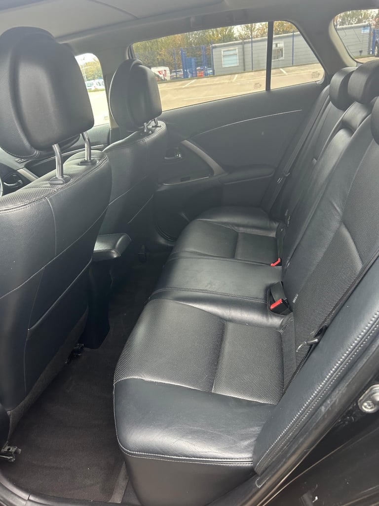 TOYOTA AVENSIS ESTATE - 115k miles - Sept 26 MOT
