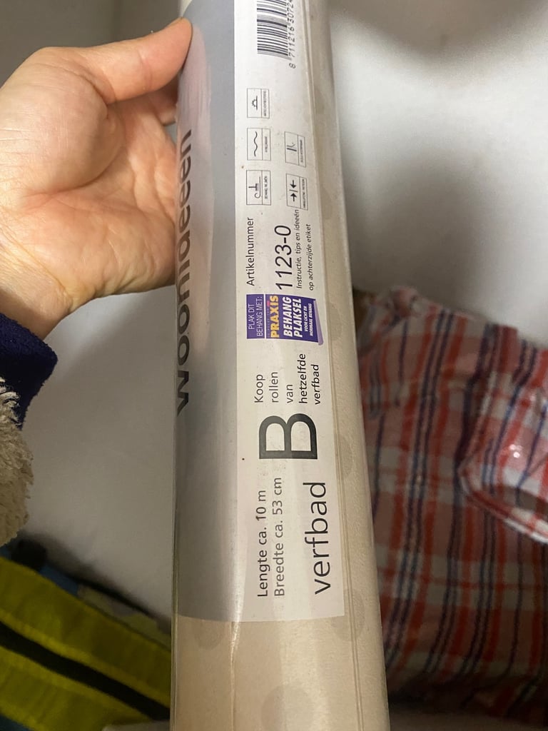 4 rolls of wall paper - £7 (Wallisdown)