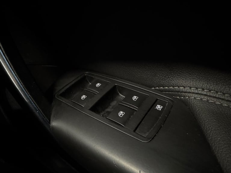 2015 Vauxhall Insignia 2.0 CDTi SRi Nav Sports Tourer Auto Euro 5 5dr Estate Diesel Automatic