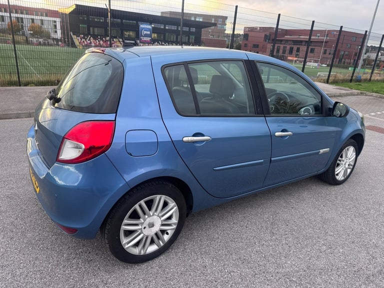2011 Renault Clio 1.6 VVT Initiale TomTom Auto Euro 5 5dr HATCHBACK Petrol Automatic