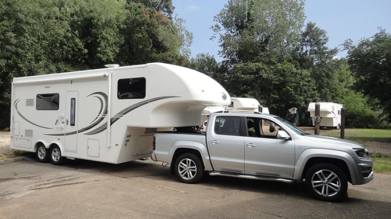 Fifth Wheel Co Celtic Rambler + VW Amarok