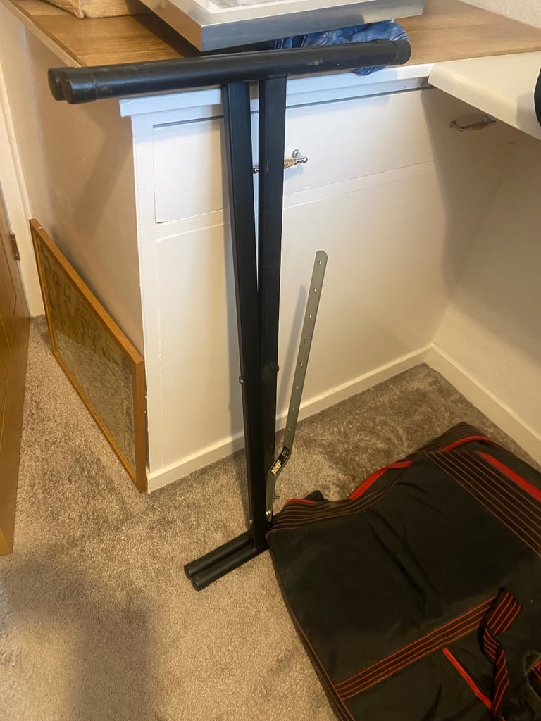 Yamaha PSR 3000 electronic keyboard, stand , cover and carry case 