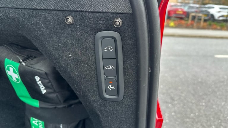 2021 Volvo XC90 2.0 T8 Recharge PHEV Inscription Pro 5dr AWD Auto ESTATE PETROL/ELECTRIC Automatic