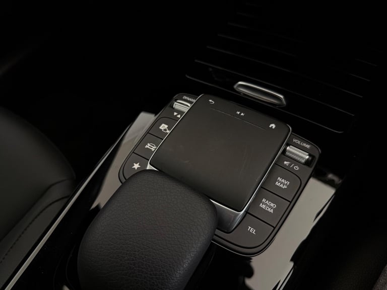 2022 Mercedes-Benz A-Class 1.3 A200 Sport (Executive) 7G-DCT Euro 6 (s/s) 5dr HATCHBACK Petrol Au...