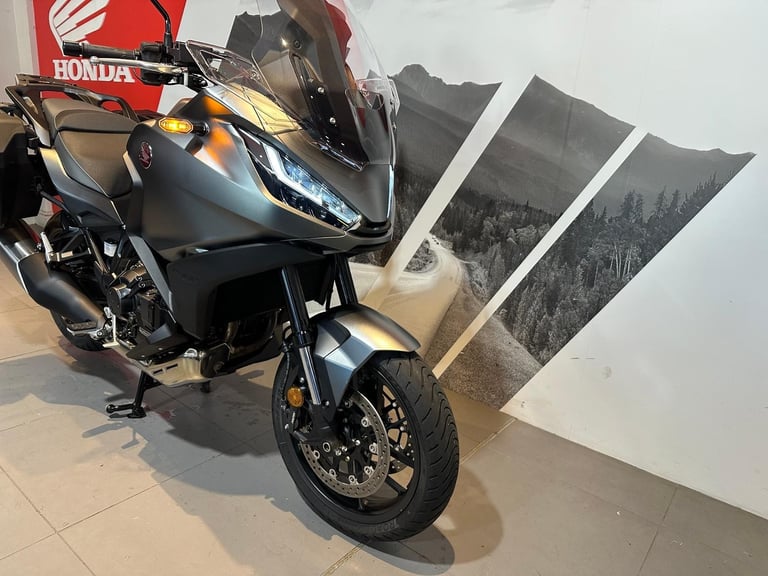 Honda NT 1100 DCT 2025 with 1644 miles + Panniers 