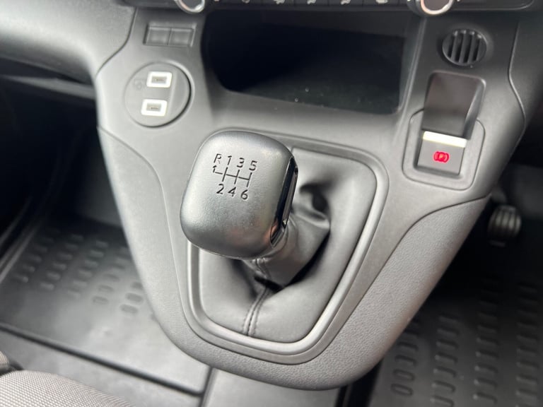 VAUXHALL COMBO CARGO 2300 1.5 TURBO D 130PS PRO L1 VAN 24 REG ONLY 2,300 MILES