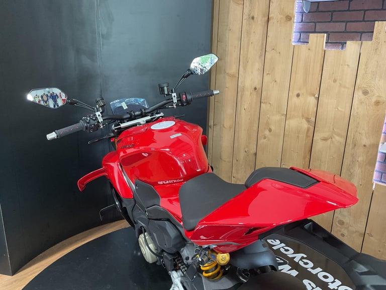Ducati Streetfighter V4S 2025 in Stock! FREE UK DELIVERY! Stunning! 4.9% APR!!