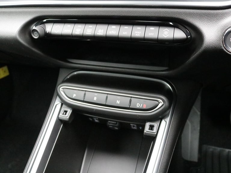 2025 Fiat 600 Fiat 600e (red) 54kwh 154hp HATCHBACK Electric Automatic