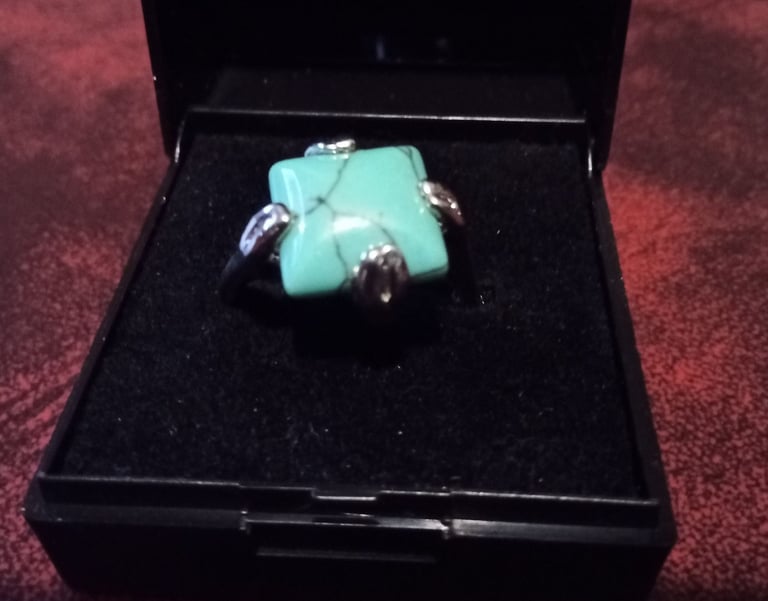 image for STUNNING TURQUOISE-EFFECT RING, ONLY £15!