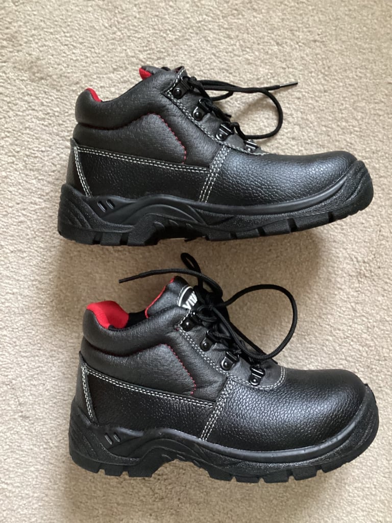 BLACK LEATHER SAFETY BOOTS SIZE 5 - NEW