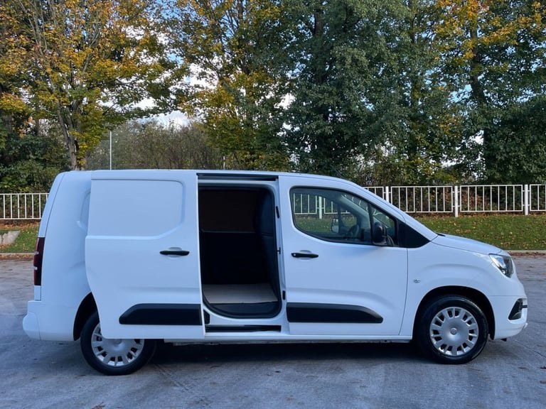 2020 Vauxhall Combo 2300 1.5 Turbo D 100ps H1 Sportive Van PANEL VAN DIESEL Manual