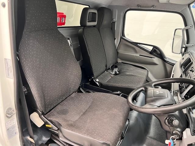 Mitsubishi Fuso Canter 7C18 Day Cab Box Van 