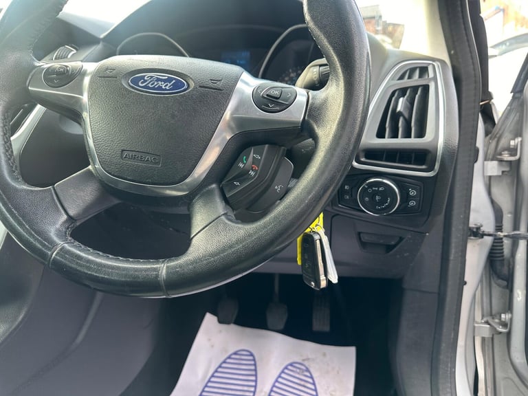 2011 Ford Focus 1.6 TDCi Zetec Euro 5 (s/s) 5dr HATCHBACK Diesel Manual
