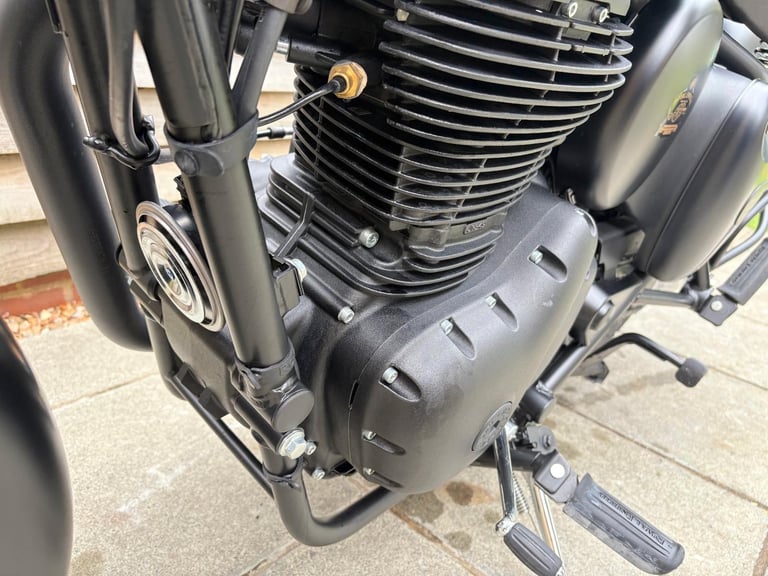 2023 / 23 Royal Enfield CLASSIC 350 £3500 Black 201 miles.