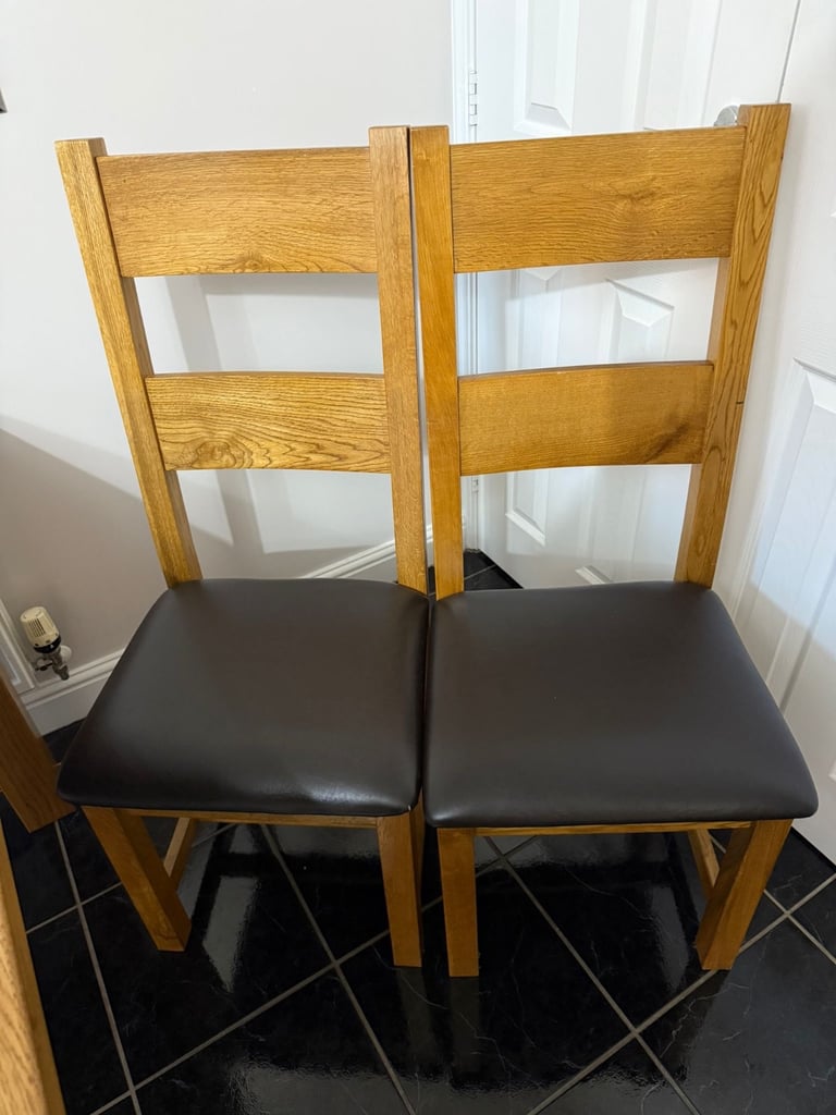 Solid Oak Extendable Dining Table & Chairs 