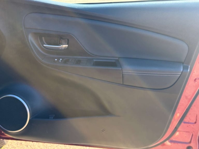 2017 Toyota Yaris 1.3 Yaris Design VVT-i 5dr - NATIONAL DELIVERY* Hatchback Petrol Manual