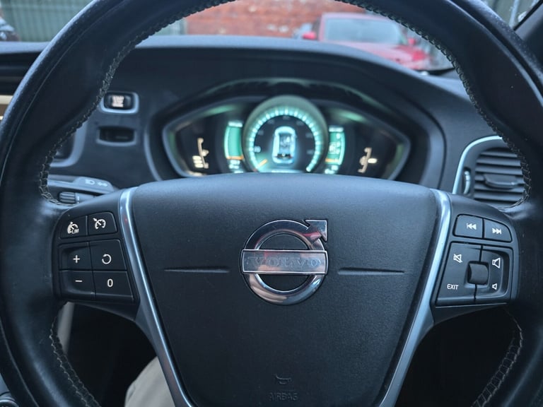 2013 Volvo V40 D3 R DESIGN 5dr HATCHBACK Diesel Manual
