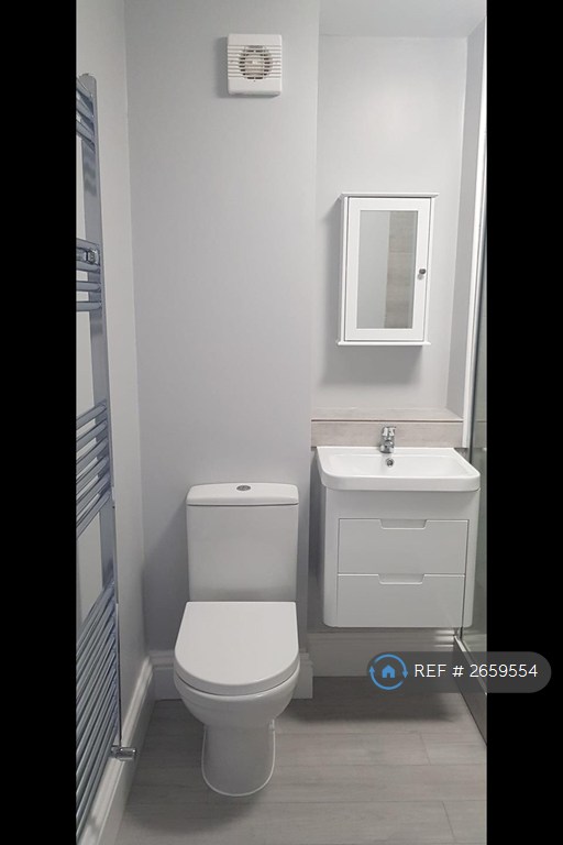 1 bedroom flat in Reginald Road, London, SE8 (1 bed) (#2659554)