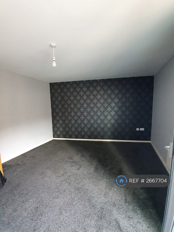 2 bedroom flat in Low Street, Sunderland, SR1 (2 bed) (#2667704)