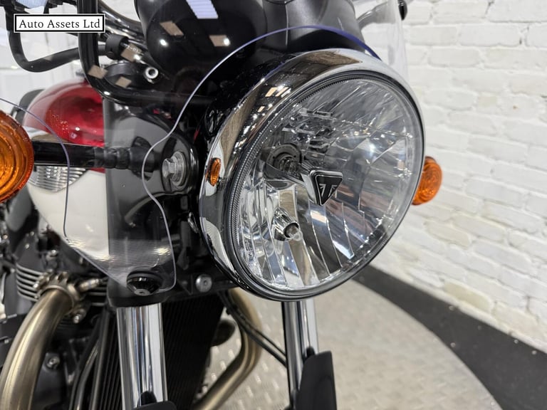 2024 Triumph Bonneville T100 900 Roadster/Retro Petrol Manual Euro 5 (65 ps) Roadster/Retro Petro...
