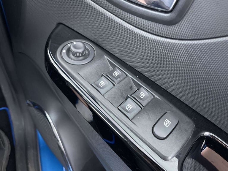 2015 Renault Captur 0.9 TCe ENERGY Dynamique Nav SUV 5dr Petrol Manual Euro 6 (s/s) (90 ps) CRU S...