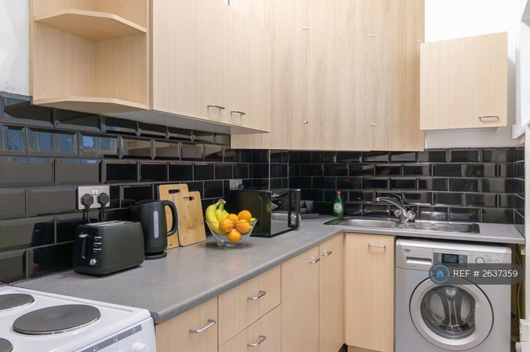 2 bedroom house in Waverley Road, Southsea, PO5 (2 bed) (#2637359)