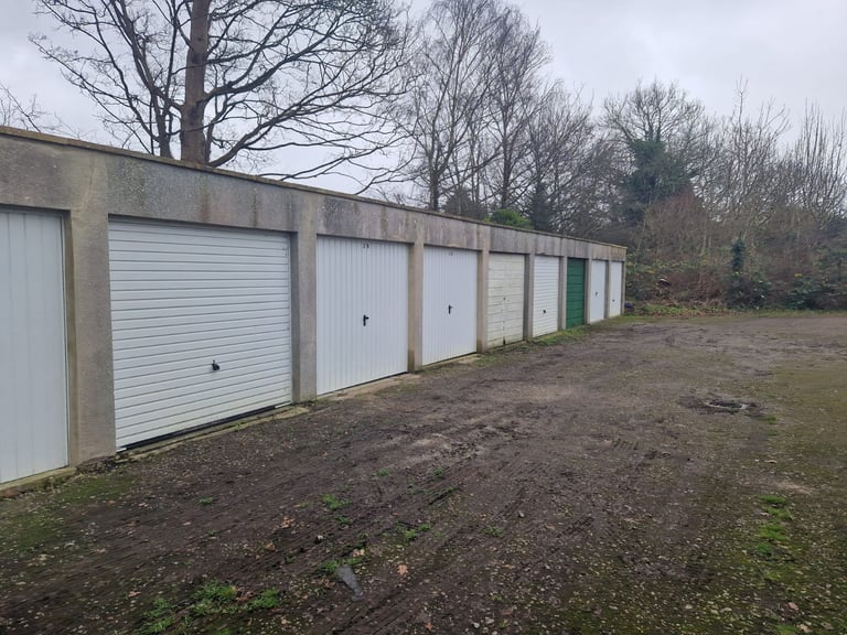 Garage for immediate rental in Weston, Bath