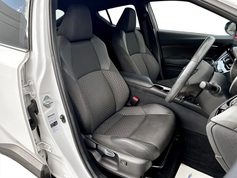 2022 Toyota C-HR VVT-h Design SUV HYBRID Automatic