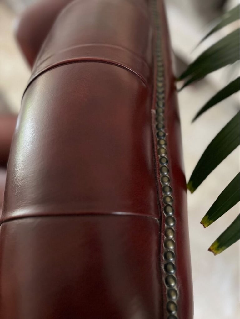 FINE VINTAGE CHESTERFIELD OXBLOOD LEATHER WING BACK MASTER ARMCHAIRS (PAIR) VGC
