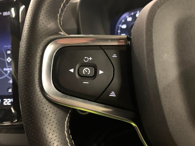 2020 Volvo XC40 1.5 T3 R-Design SUV 5dr Petrol Auto Euro 6 (s/s) (163 ps) - ADAPT CRUISE -  Suv P...