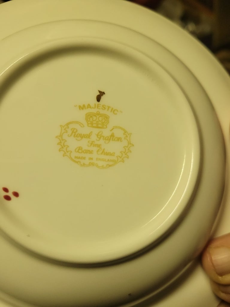 ROYAL GRAFTON MAJESTIC RED  SET OF 6 BOWLS 17CM EXCELLENT CONDITION  (J)