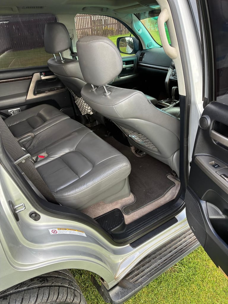 Toyota Land Cruiser v8 
