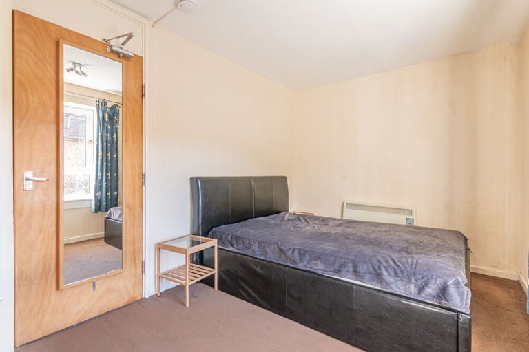  Fantastic, 3 bedroom, HMO flat over two levels, near the Pleasance – available NOW